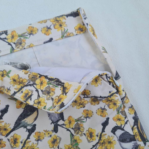Desigual women's floral shorts with embroidered butterflies, size 40 M/L W30"