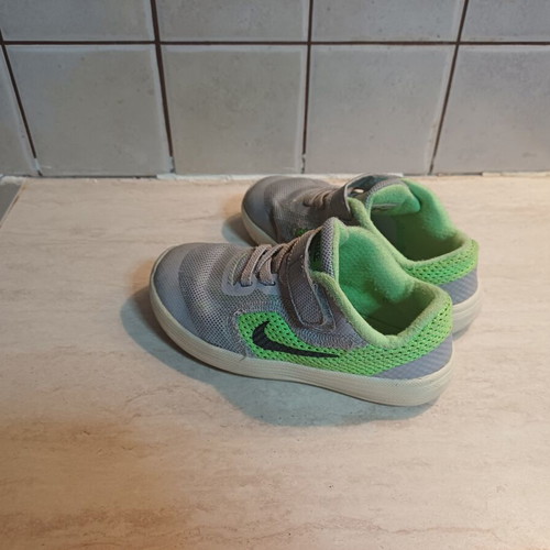 Nike kids' athletic shoes like new, gray and green, size 26