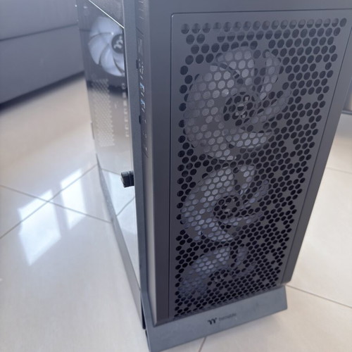 Thermaltake Ceres 500 TG PC Case like new, gaming midi-tower with ARGB fans