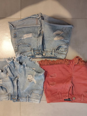 Set of 3 shorts and 2 skirts XS/S like new