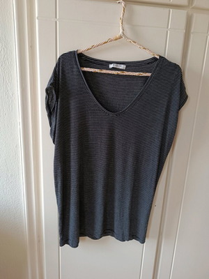 Γυναικεία μπλούζα Pieces ριγέ μπλε με άσπρο μεταχειρισμένη, μέγεθος L