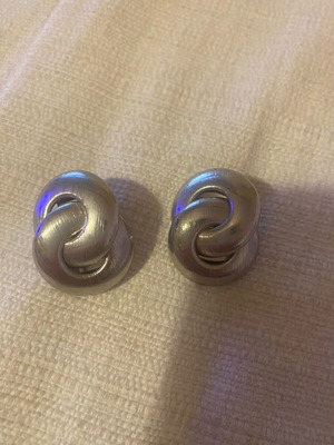 Silver hanging earrings like new