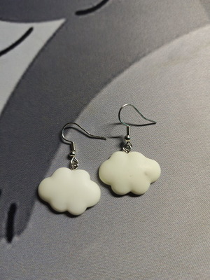 Cloud earrings used, white and silver