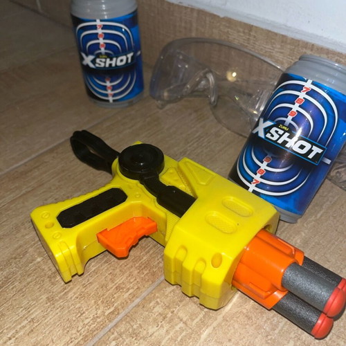 Set Nerf με πιστόλι, 3 στόχους και 2 προστακτικά γυαλιά σε άριστη κατάσταση