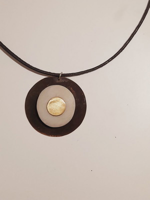 Handmade necklace new with argent, bronze, white stone and leather cord
