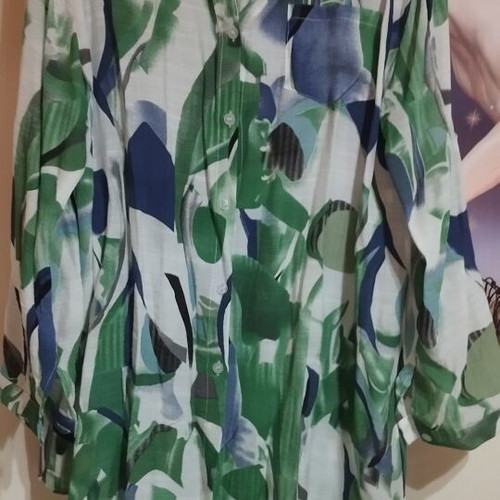 Green floral blouse XL like new, wide and long fit