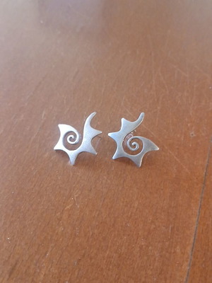 Silver 925 earrings vintage like new with unique design