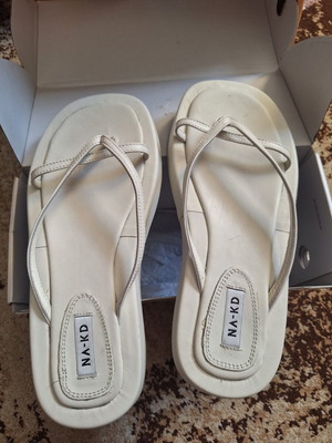 Na-KD women's slippers new, lambskin, size 40, white