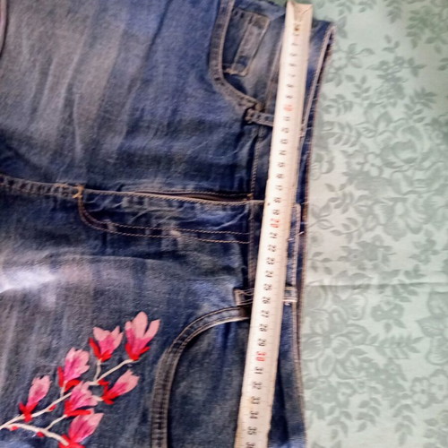 Women's denim shorts medium with embroidered flowers used, blue