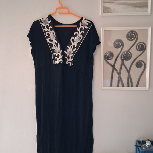 Kaftan black with embroidery Viva like new, sizes S/M