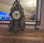 Antique tabletop clock like new