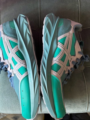 Αθλητικά παπούτσια Asics καινούργια, τιρκουάζ, μέγεθος 43,5