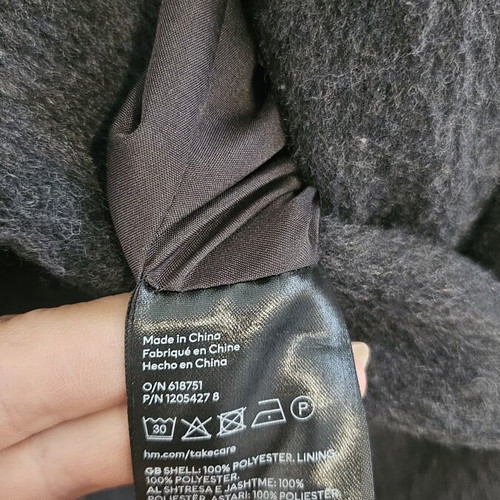 H&M women's oversized grey blazer, size M, short hair texture