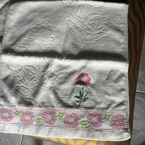 Hand Towels set of 2 with embroidery new 32x60 cm