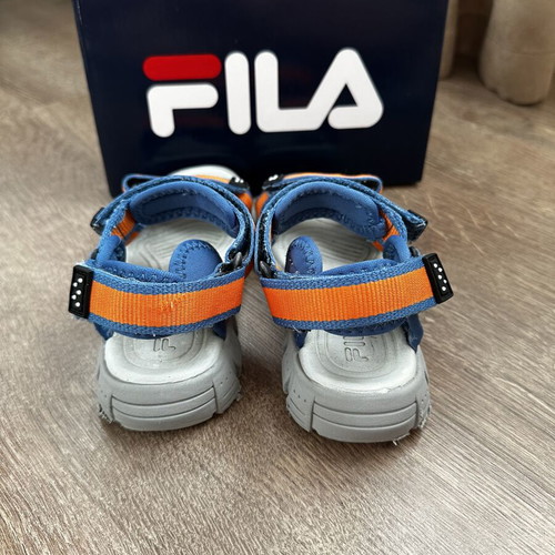 Fila kids sandals size 28 like new, gray