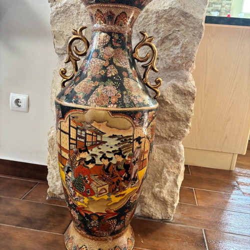 Satsuma Chinese vase used, vintage