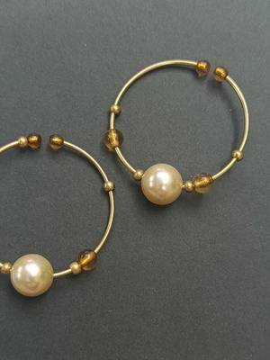 Jewelry set like new, beige and gold