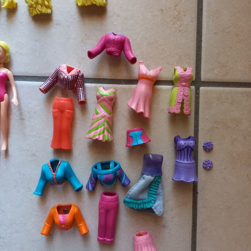 Vintage Polly Pocket set like new with clothes and accessories