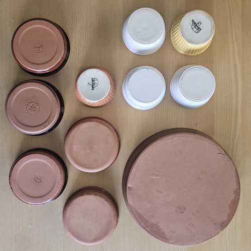 Ramekins and tart pan set like new, 10 ramekins and 1 tart pan