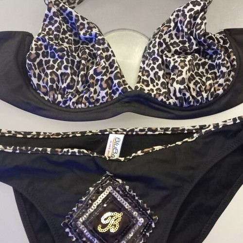 Bikini animal print medium size, like new, with underwire bra