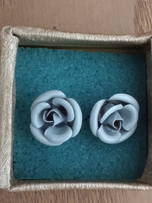 Earrings gray large rose used