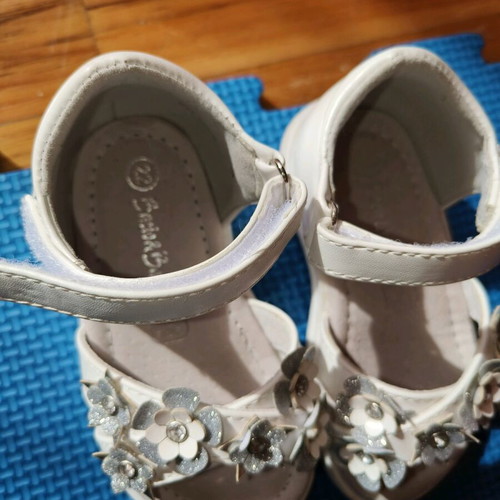 Sandals No 22 like new, decorated with flowers and glitter