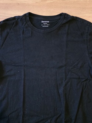 Bershka black short-sleeve t-shirt used, size L fitting medium