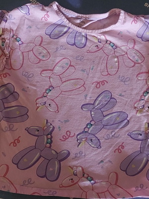 Girls' pink T-shirt with colorful unicorn balloons, size 122 cm