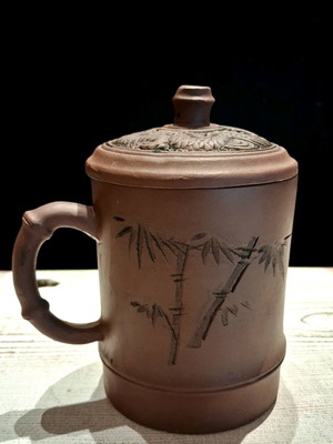 Yixing Zisha teapot new with embossed dragon decoration