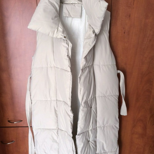 Sleeveless jacket like new, beige, one size with belt