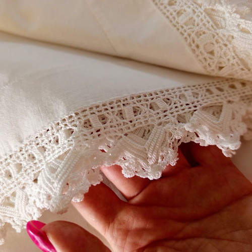 Handmade white tablecloth with crocheted lace, used, 209 x 164 cm