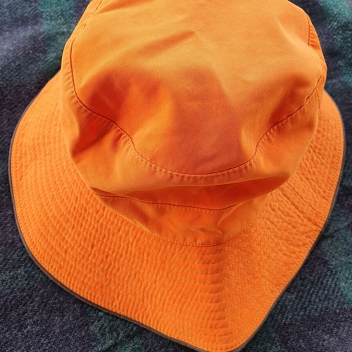 Hermes hat unworn, orange