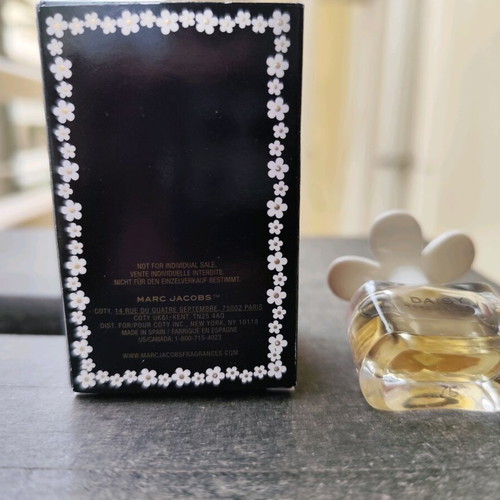 Daisy Marc Jacobs miniature perfume new 5 ml Eau de Parfum
