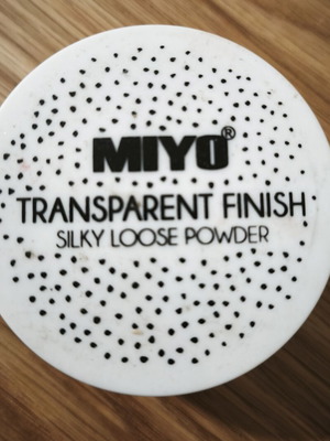 Miyo transparent loose powder used for oily skin