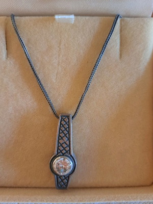 Сребърно висящо мотоф използвано за врат