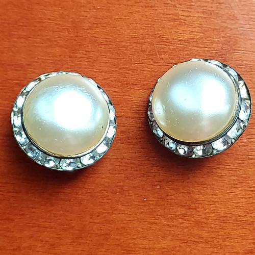 Vintage earrings with pearl and rhinestones like new