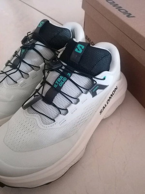 Salomon 40 2/3 Ultra Glide 3 W new, mint color