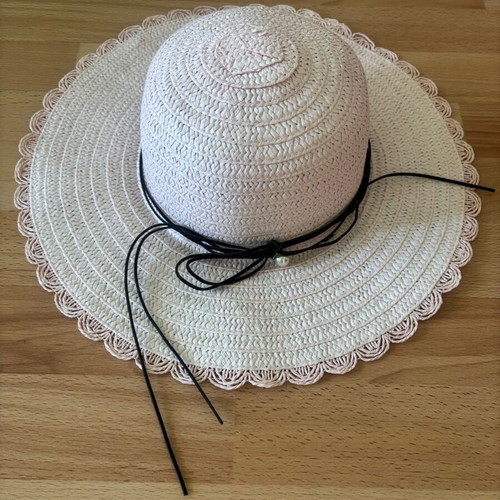 Beach hat pale pink used