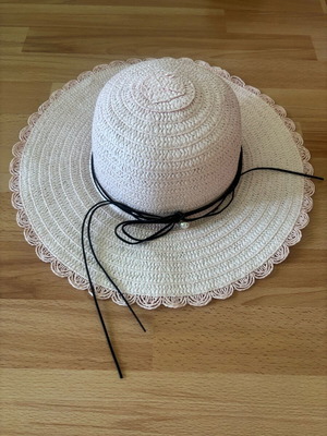 Beach hat pale pink used