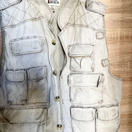 Men's vest large used with many pockets and wear
