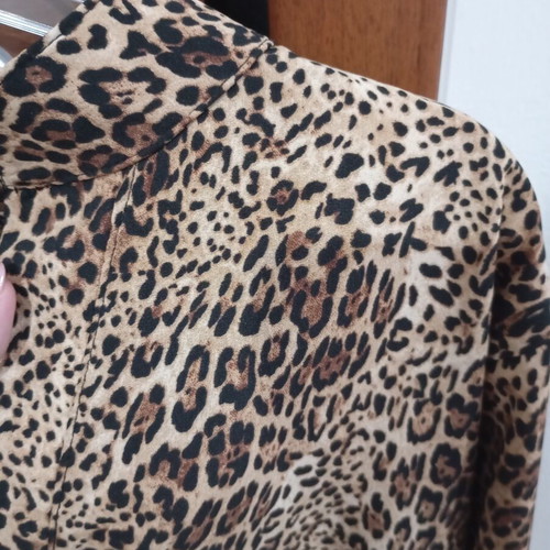 Zebre Print Shirt like new, one size, black and brown