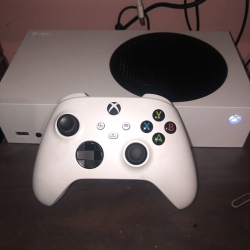 Xbox Series S 512GB like new with 27' monitor and accessories