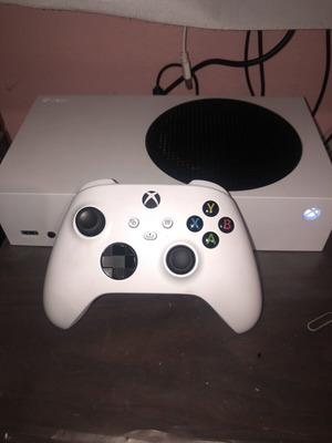 Xbox Series S 512GB like new with 27' monitor and accessories