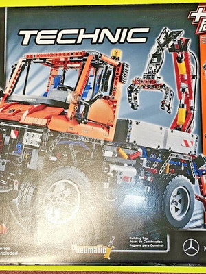Lego Technic 8110 Mercedes-Benz Unimog U 400 new, sealed