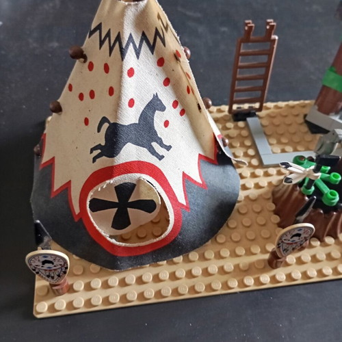 Lego Chiefs Tepee 6746 like new, complete set without box or instructions