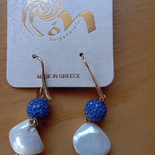 Set of 5 earrings like new, black and gold colors