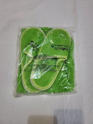 Avon bath set green with slippers and hair turban new