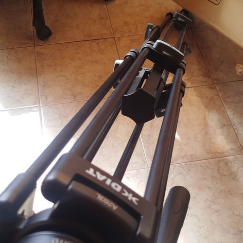 Diat A203L-KS10 professional tripod with hydraulic head like new
