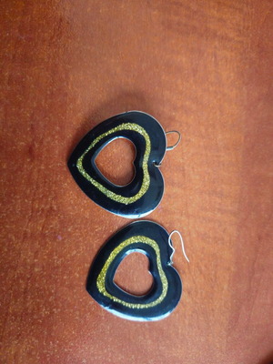 Earrings in heart shape like new, black