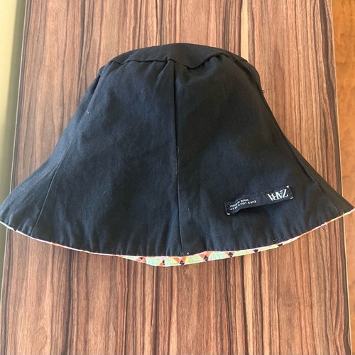 Zara women's hat small with geometric patterns, like new, cotton